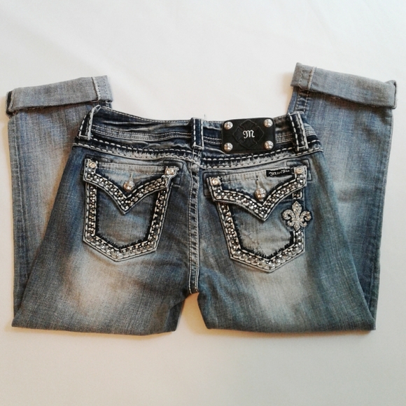 Miss Me Denim - Miss Me Easy Capri Distressed Capri Jeans